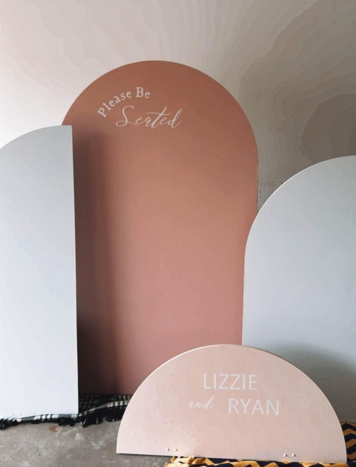 Customizable Arch Backdrop